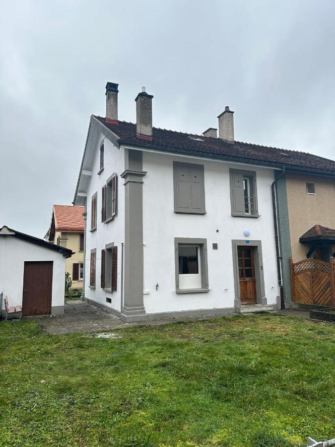 Villa Charmante Maison Mitoyenne à Broc Extérieur photo